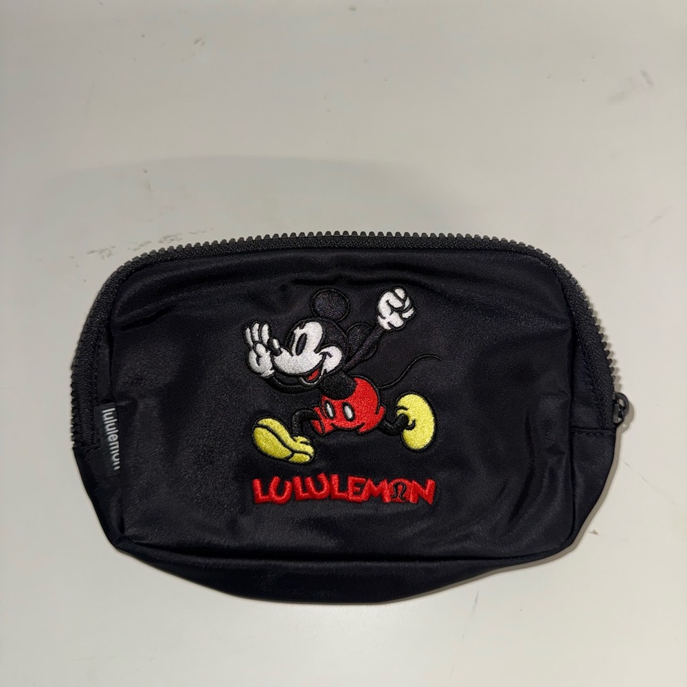 Disney x lululemon
Everywhere Belt Bag 1L Mickey in Motion Graphic